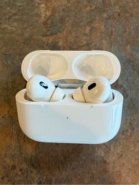 Apple AirPods Pro 2 in White